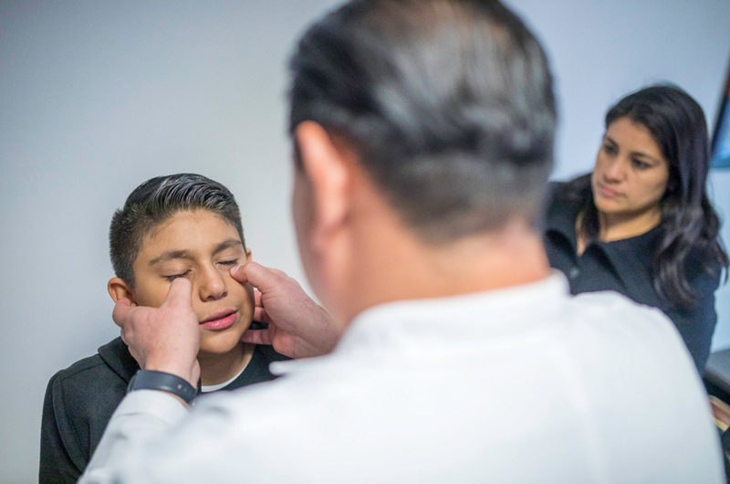 Elaboran con tecnología 3D prótesis ocular a niño de Tamaulipas