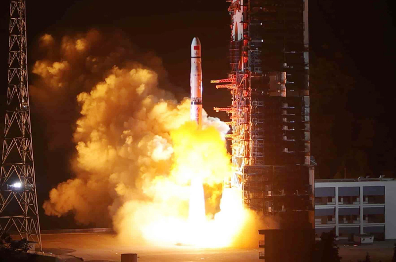 Lanzó China satélite para experimentos de tecnología de comunicación