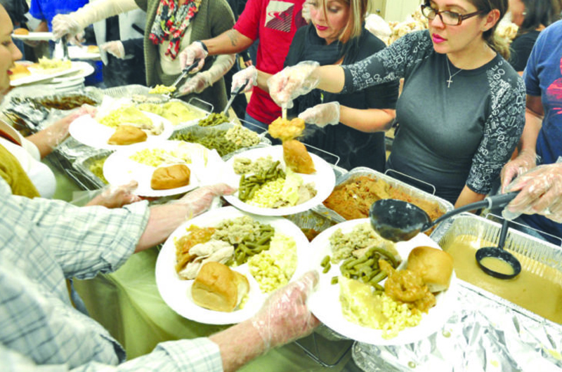 En NLV ofrecen almuerzo por Acción de Gracias para adultos mayores