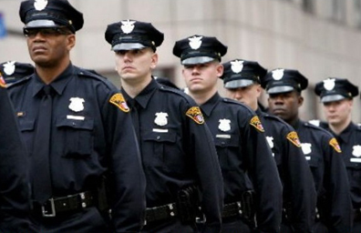 Exclusiva AP: Pocos hispanos en la policía de Estados Unidos