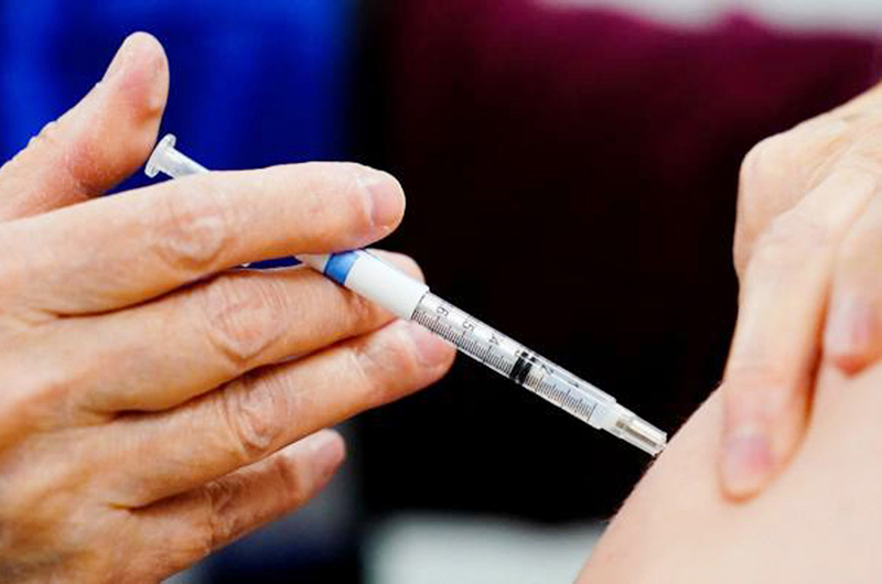 Llaman a ponerse la vacuna refuerzo para reducir el riesgo de contagio