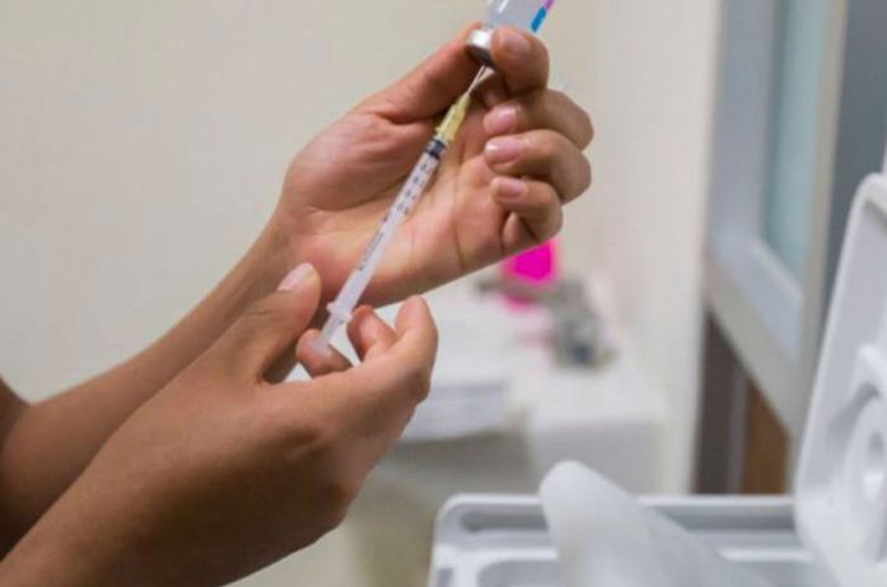 Farmacéuticas descartan desabasto de vacuna contra influenza