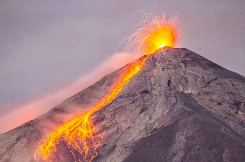 Riesgo de erupción mayor en volcán de Guatemala: UNAM