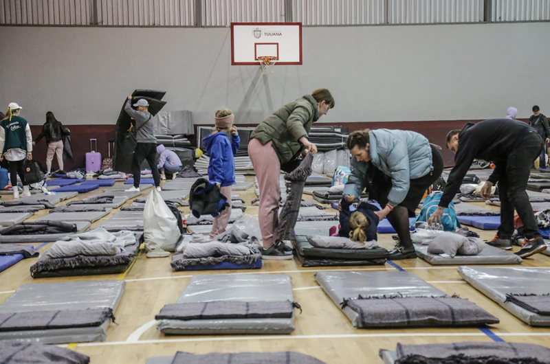 Refugiados ucranianos son ubicados en un albergue temporal en la mexicana Tijuana