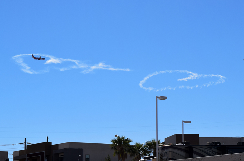 Manifestaciones de gratitud: Dos corazones solidarios en el cielo nevadense