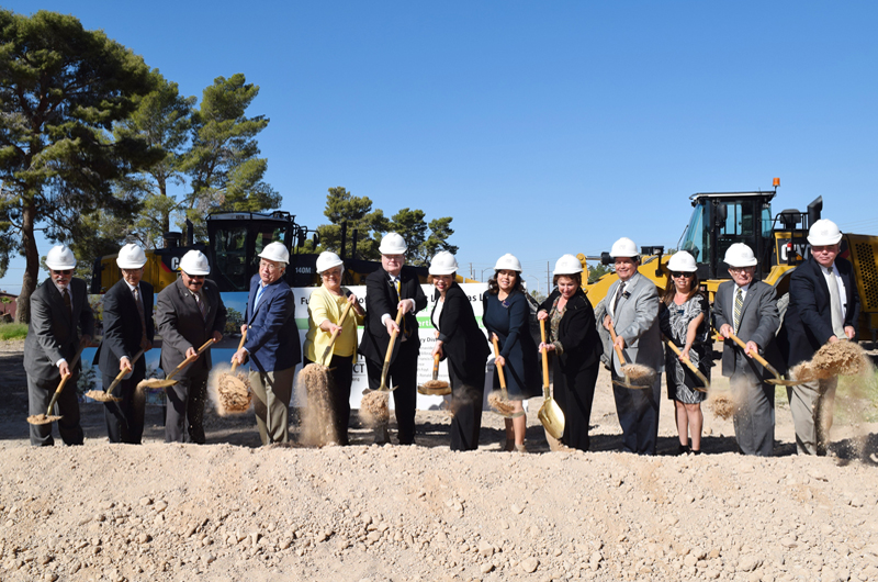 Dieron primera palada para la East Las Vegas Library