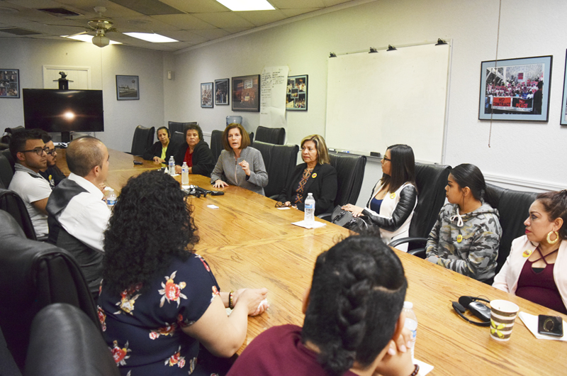 Cortez Masto se reunió en la Unión Culinaria con familias impactadas