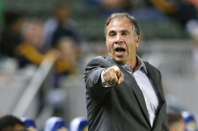 Técnico Bruce Arena al rescate de Estados Unidos, aspira a título de Copa Oro