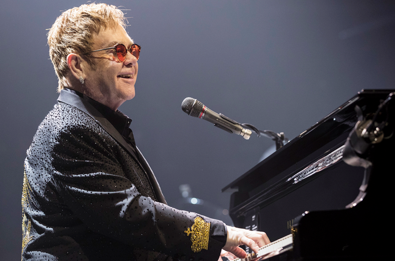 Elton John agregó 12 conciertos a su gira de despedida