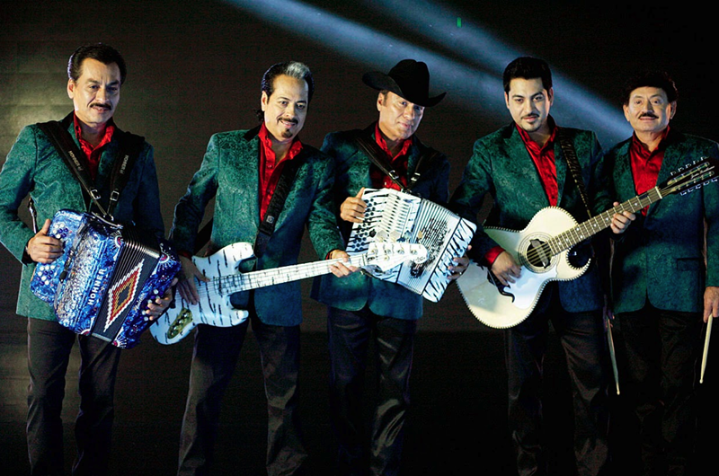 Los Tigres del Norte rinden homenaje a víctimas del terremoto en México