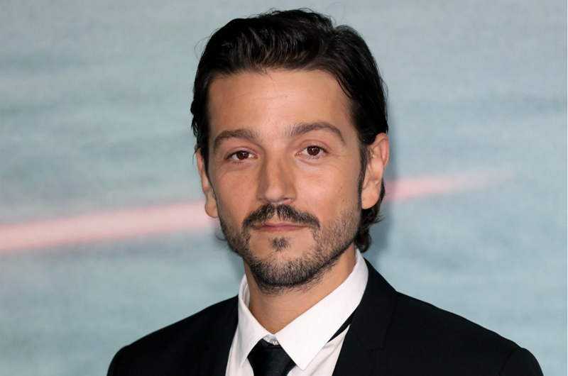 Hay que vivir para tener historias que contar, asegura Diego Luna