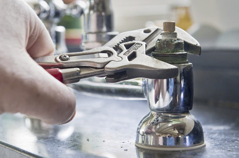 Cómo detectar fugas de agua y ahorrar dinero