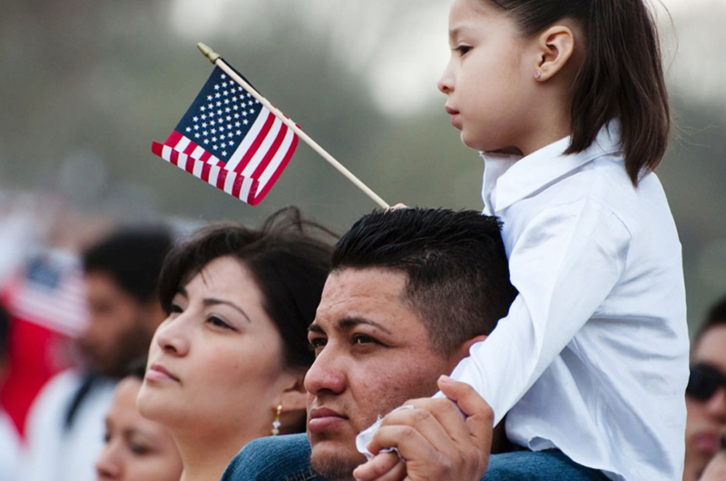 Profesionistas mexicanos de NY ofrecen ayuda financiera a migrantes