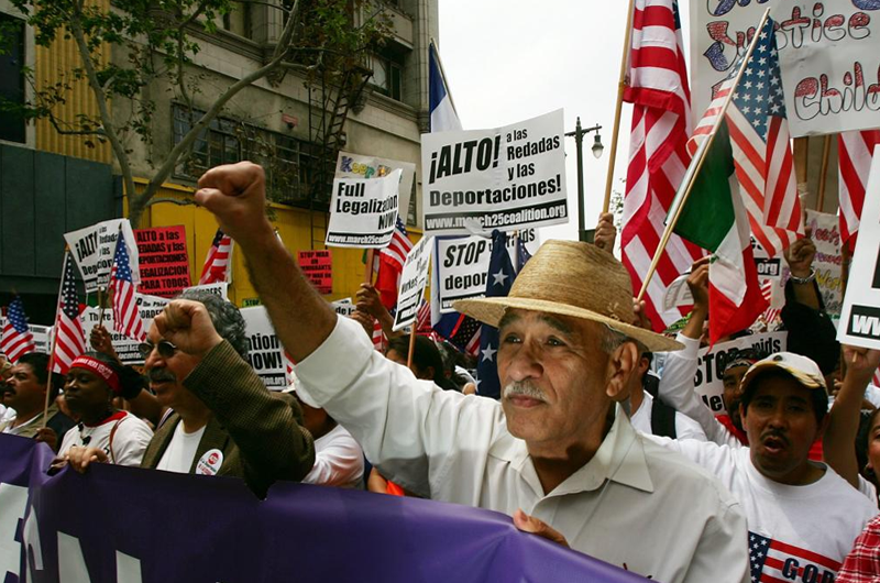 Trump amenaza con represalias si marcha de inmigrantes cruza a EUA