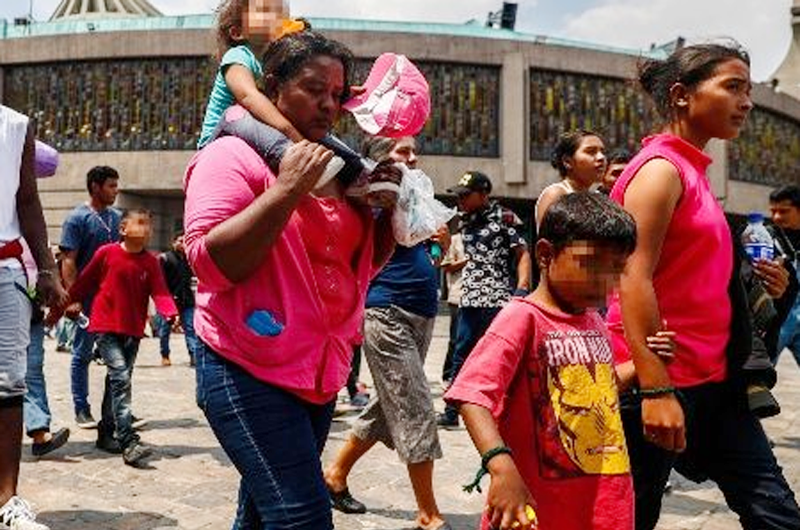 Continúan migrantes varados en cruce fronterizo de Reynosa