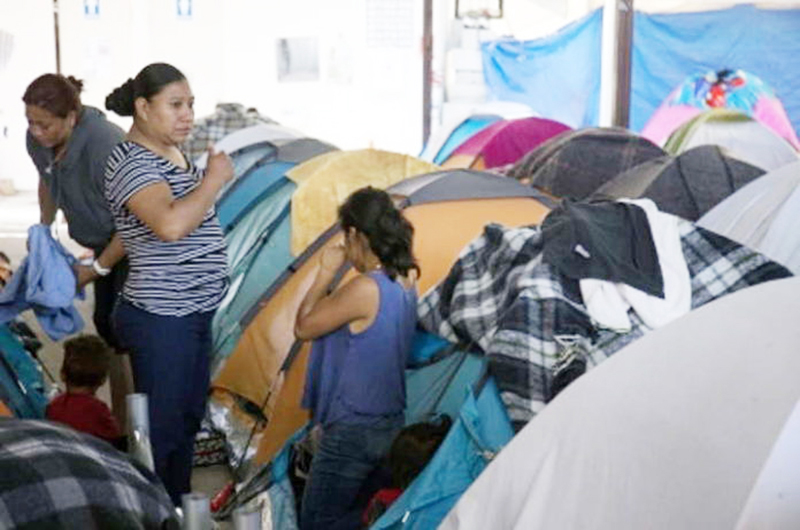 Permanecen centroamericanos en Nogales, a la espera de asilo de Estados Unidos