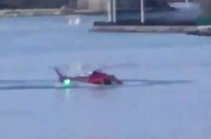 Mueren cinco personas al caer helicóptero en el río Este de Nueva York