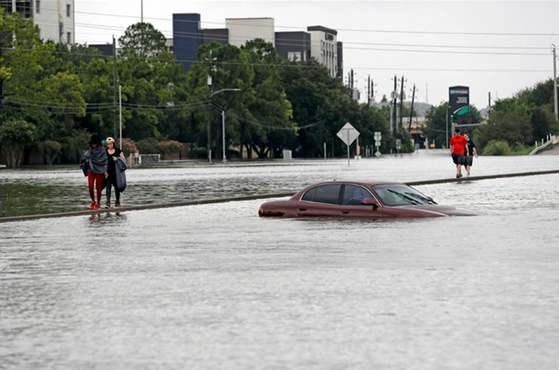 Houston enfrenta inundaciones sin precedentes por Harvey