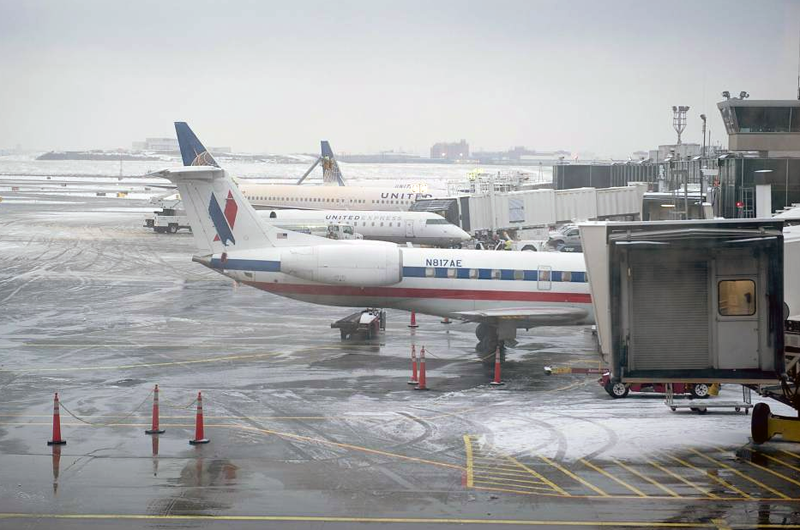 En plena primavera, tormenta de nieve obliga a cancelar vuelos en Nueva York
