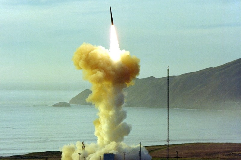 EU lanza con éxito misil balístico intercontinental desde California