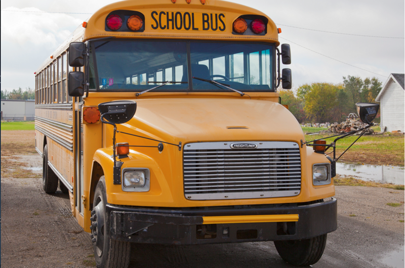 Accidente de autobús escolar deja un muerto y varios lesionados en EUA