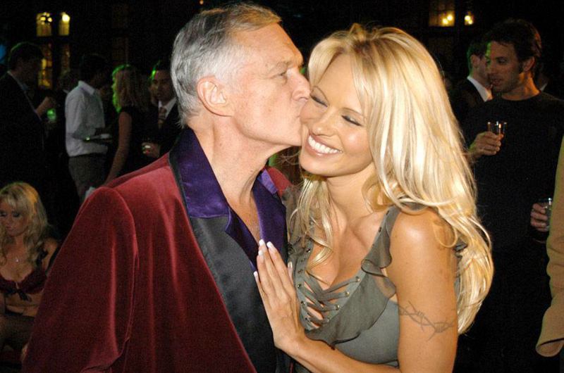 Pamela Anderson agradece a su maestro Hugh Hefner las lecciones de vida