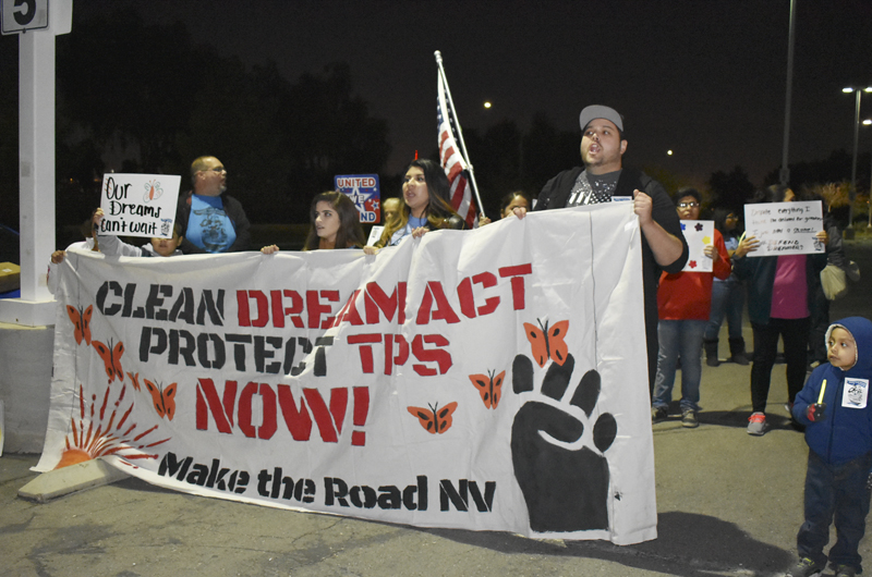 Más de un centenar exigieron aprobación del Dream Act y extensión del TPS