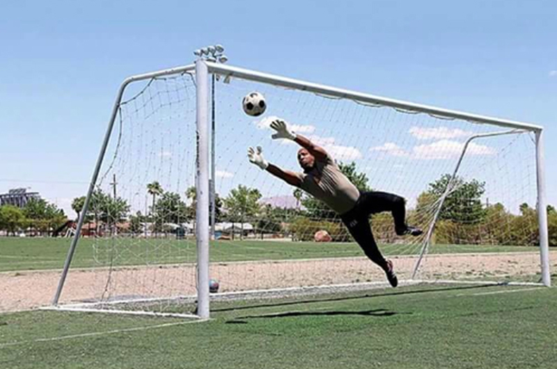 Bajo el arco con ‘La Pantera’ Romi, entrenador de porteros de LV Light FC