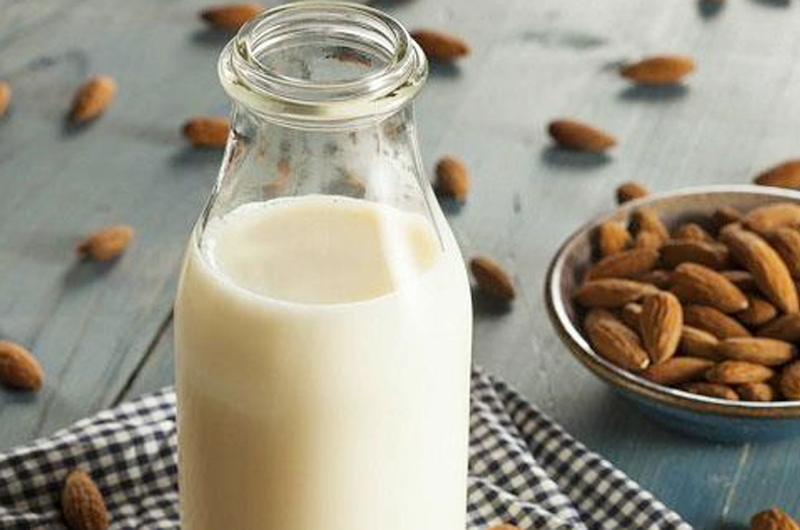 Leche de almendras, alternativa en una dieta más equilibrada y vida sana