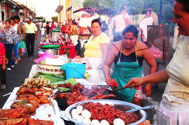 Comida en la calle, patrimonio cultural que contribuye al sobrepeso