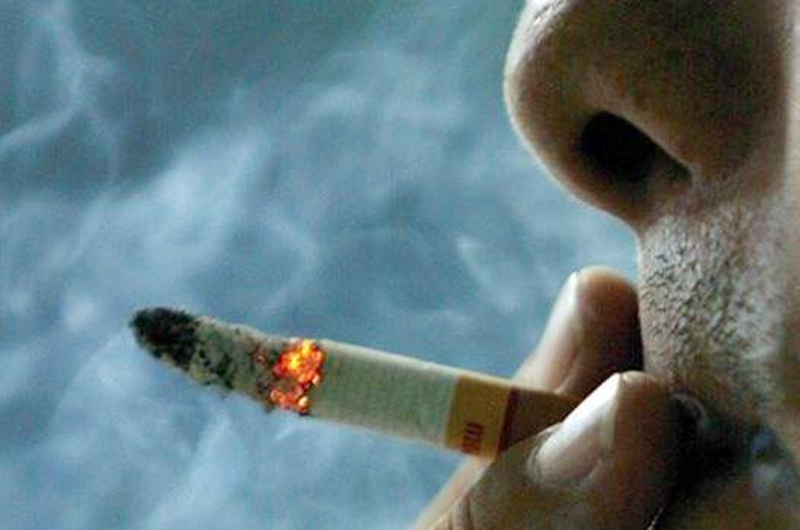 Dejar de fumar y evitar consumo de alcohol previene cáncer oral