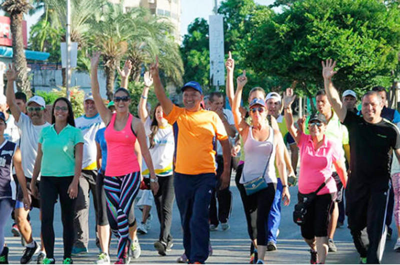 Caminar reduce colesterol y presión arterial, dice médico de IMSS