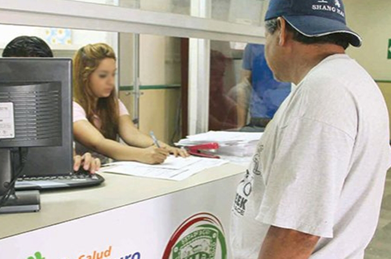 Afiliarán al Seguro Popular en Nuevo León a migrantes repatriados
