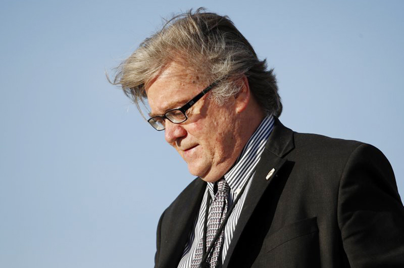 Renuncia el controversial asesor de Trump Steve Bannon