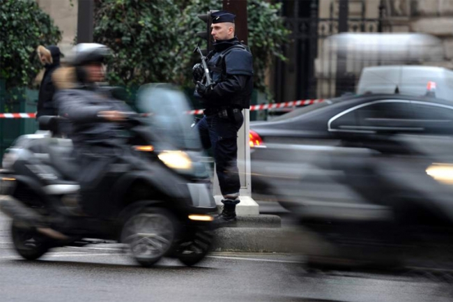 Fiscalía parisina investiga intento de atentado en Torre Eiffel