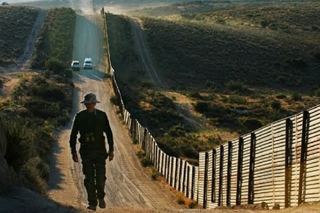 Obispo de El Paso denuncia militarización de frontera con México
