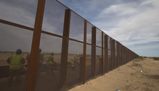 Cámara de Representantes aprueba fondos para iniciar muro fronterizo