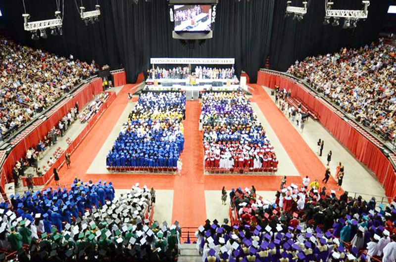 Cifra récord de graduados; reconocieron a 1300 Estudiantes Hispanos