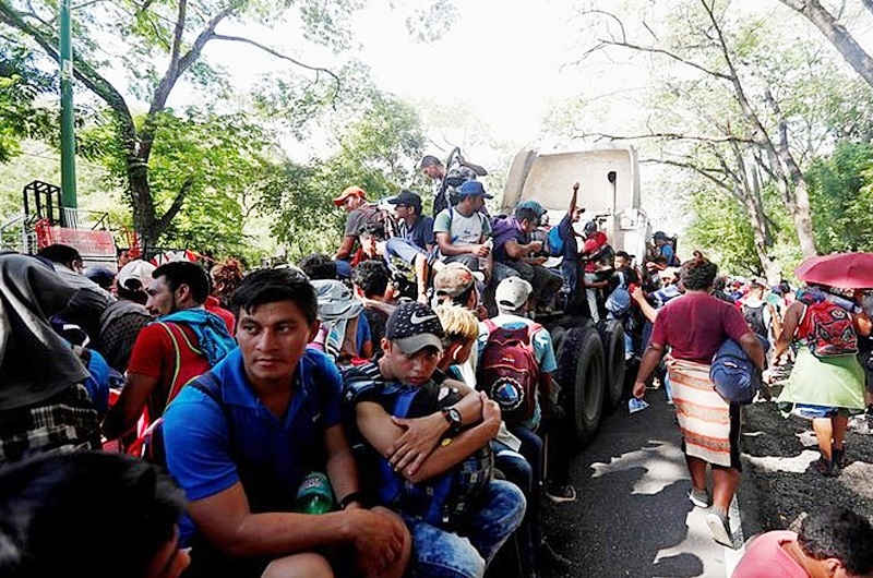 Bloquea juez prohibición de Trump de otorgar asilo a migrantes ilegales